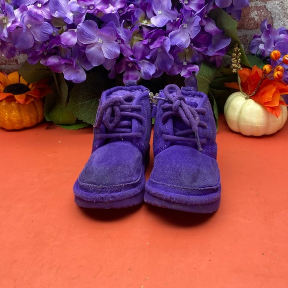 Ugg boots SZ 7 T - Picture 1 of 7